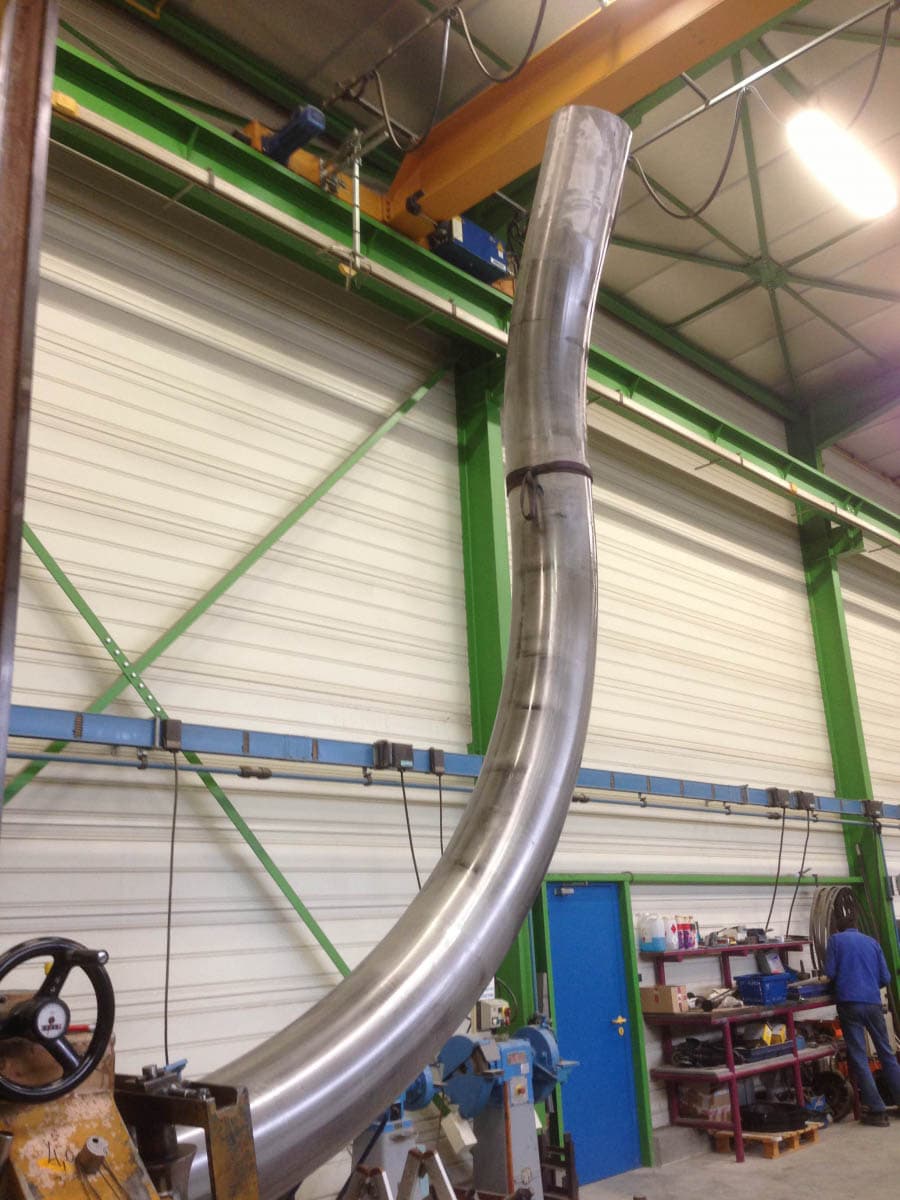 Tube inox avec plusieurs coudes enchaînés dans l'espace
